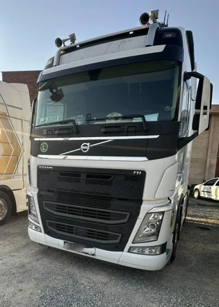 کشنده ولوو FH500 مدل 2020 سفید کم کارکرد