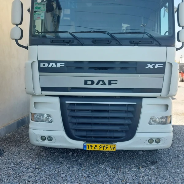 کشنده داف XF460 مدل 2012 سقف بلند، بی رنگ