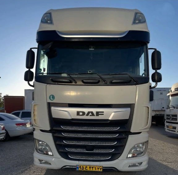 نمای کامل کشنده داف XF480 مدل 2018، بی رنگ و ریتارد موتور