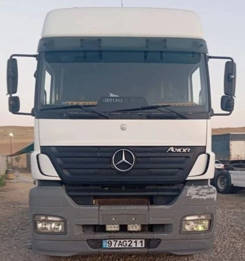 کشنده بنز آکسور 1843 مدل 1389 با کمی رنگ و فنی سالم