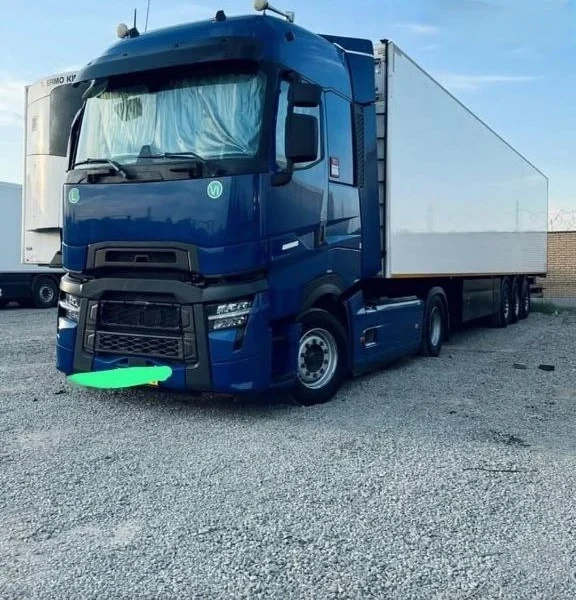 نمای کامل کشنده رنو T480 مدل 2022 با باتری بغل