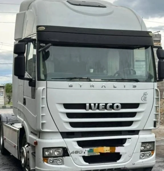 نمای کامل کشنده ایویکو 480 مدل 1392، با گیربکس اتومات فابریک