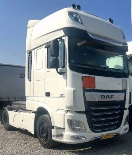 نمای کامل کشنده داف XF530 مدل 2019، بی رنگ و ریتارد موتور