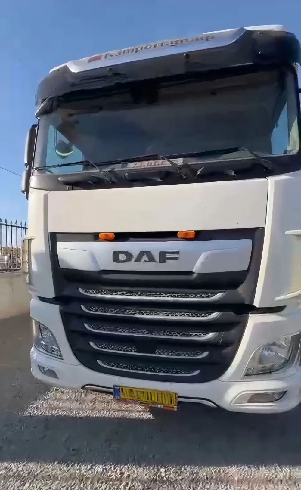 کشنده داف XF 480 مدل 2020 پلاک شده بدون رنگ سقف نرمال