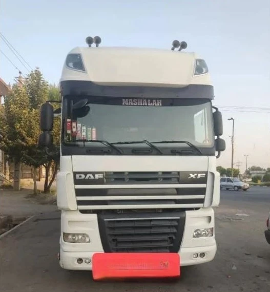 کشنده داف XF460 مدل 2014، بی رنگ، مجهز به ریتارد موتور