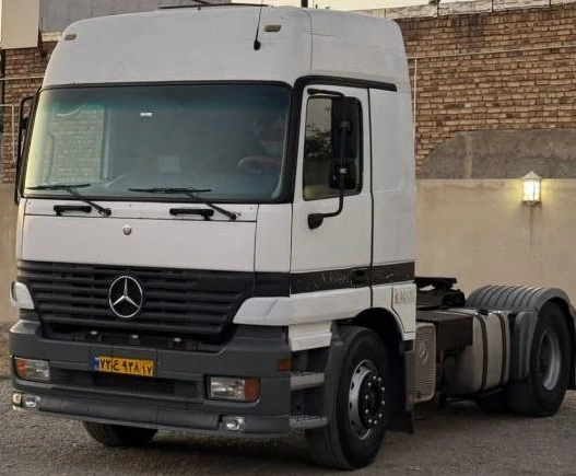 نمای کامل کشنده آکتروس مدل 1388، بی رنگ و آماده کار