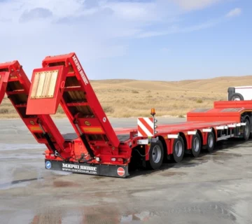 تصویر تریلی کمرشکن سه محور مارال صنعت با رمپ‌های عقب هیدرولیک باز شده