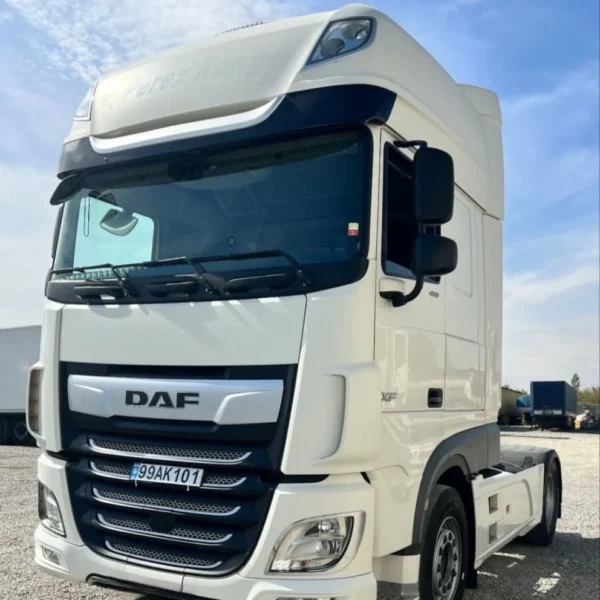 کشنده داف XF 480 مدل 2020 بدون رنگ با لاستیک نو