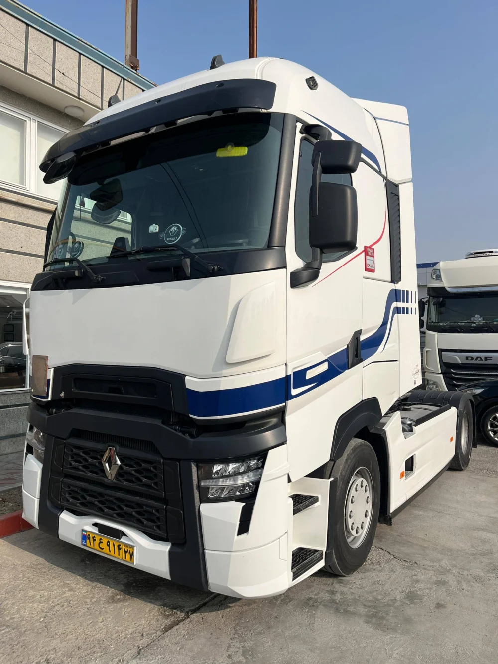 کشنده رنو T480 مدل 2022 بدون رنگ با کولر درجا و فلاپ اصلی