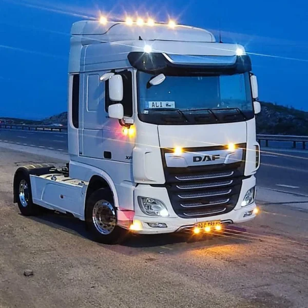 کشنده داف XF 530 مدل 2019 سقف نرمال بدون رنگ با لاستیک نو