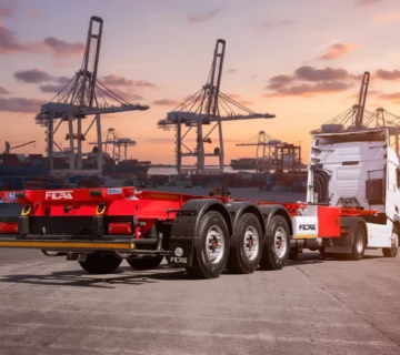 تصویر تریلر کانتینر بر ۳ محور فیلپا، با قفل‌های کانتینر لاک و شاسی تقویت شده فولادی.